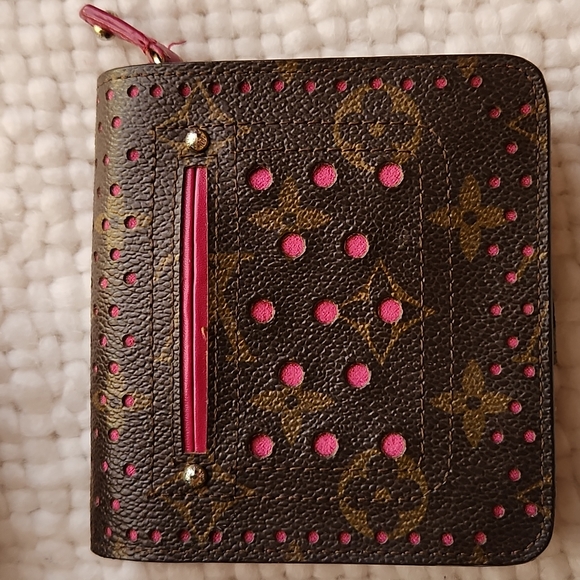 Vintage Louis Vuitton Monogram Perforation Wallet, 2006 season - Picture 4 of 10